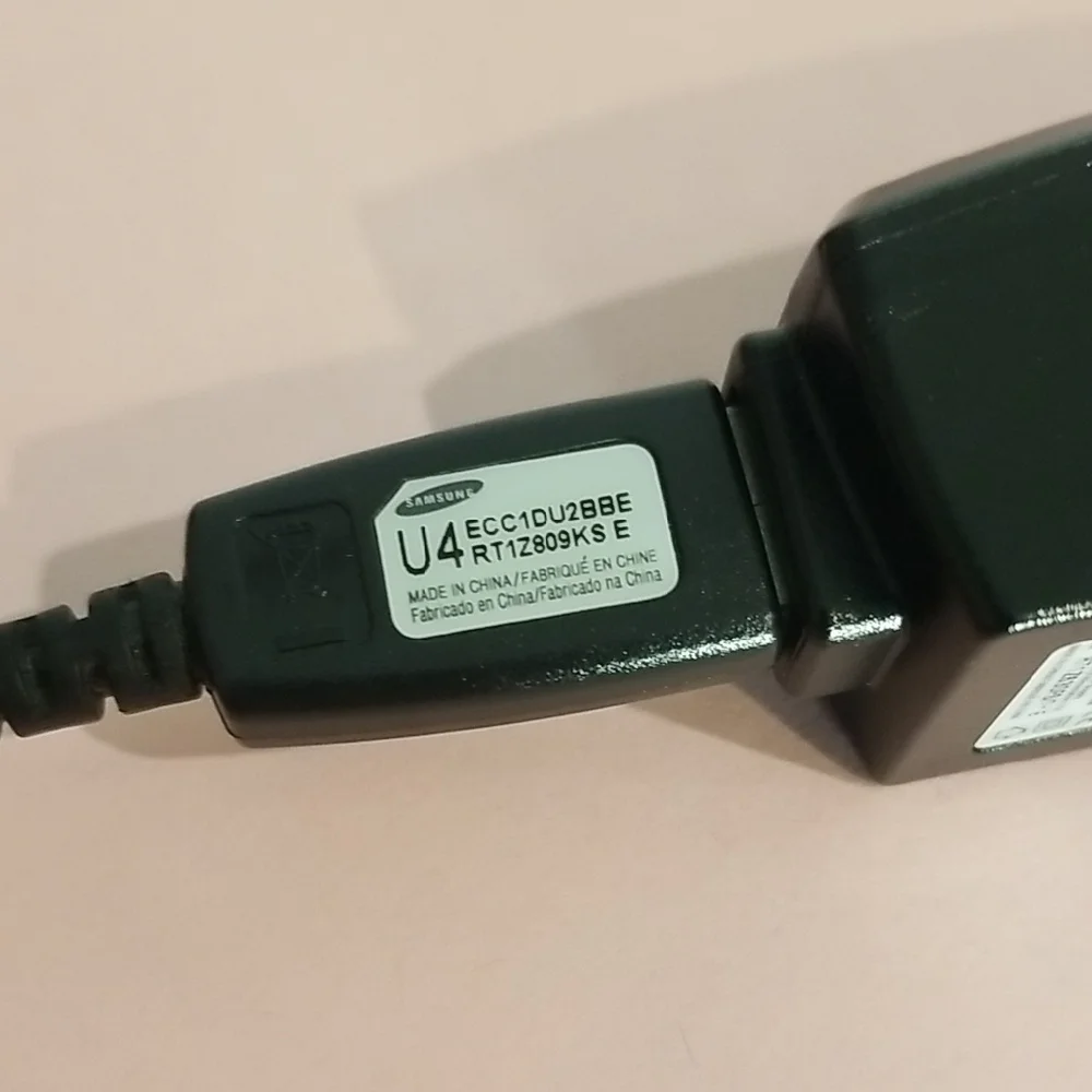 Samsung Travel Adapter (+ USB cable)